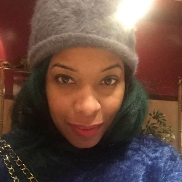 Meet your Posher, Krystal - Picture 1 of 1